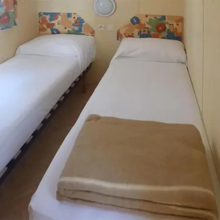 Attractive Mobile Home In Sorso With Shared Pool בית נופש *