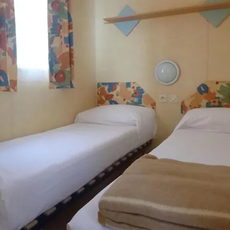 Attractive Mobile Home In Sorso With Shared Pool סורסו